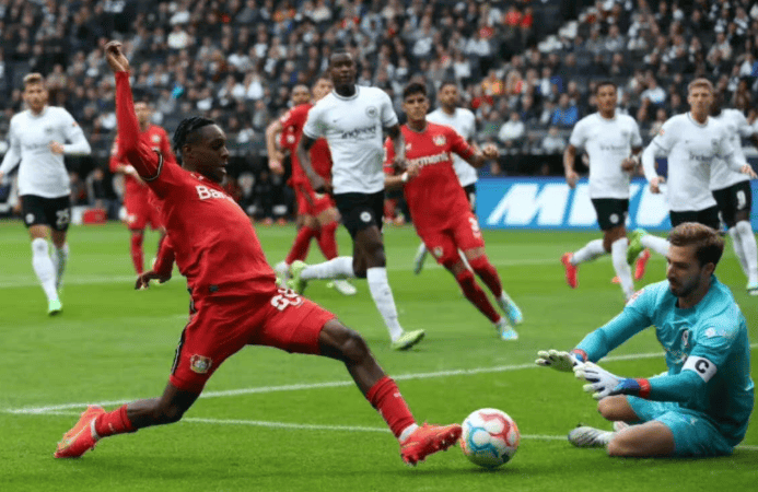 中国官方网站-冲刺阶段突围战来临，勒沃库森围绕欧联完成体检，媒体盛赞，心理建设被强调(勒沃库森今年怎么这么猛)